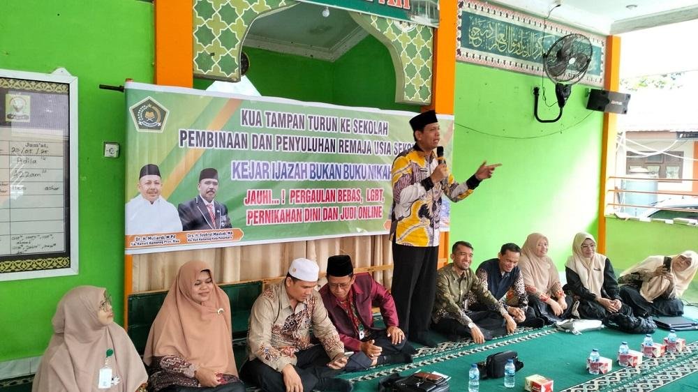 Berikan Bimbingan Remaja Usia Sekolah, KUA Tampan Goes To School