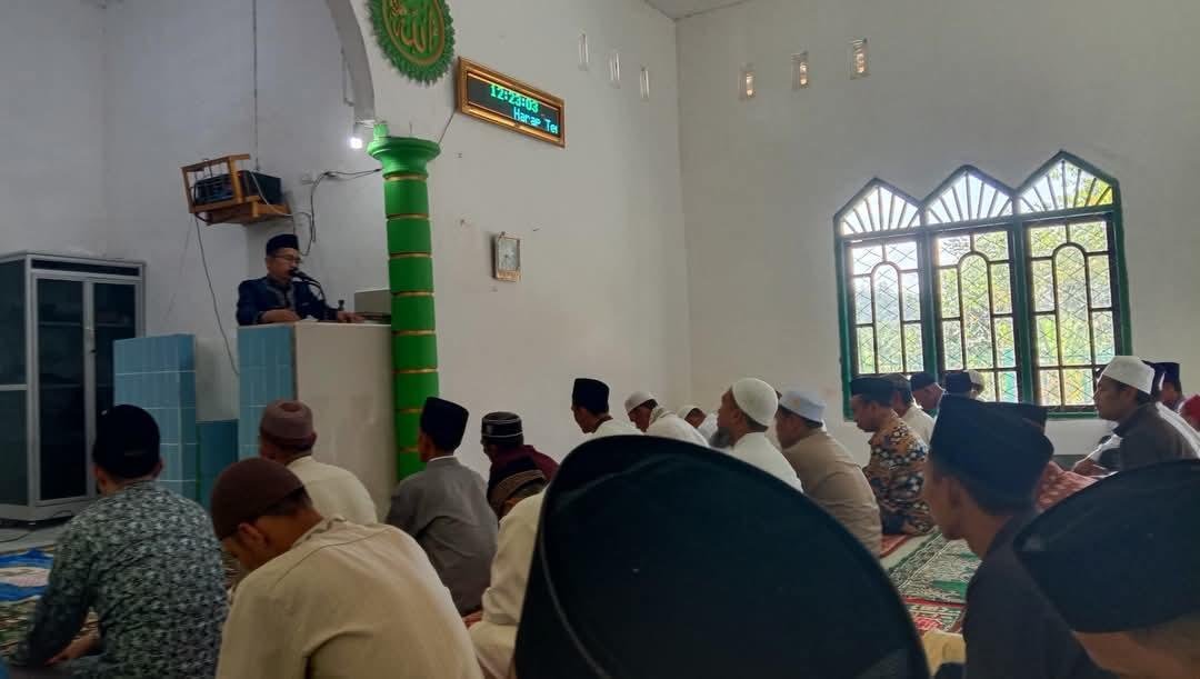 Kepala KUA Kecamatan Sindang Beliti Ilir Laksanakan Safari Jum’at di Masjid Nurul Iman Desa Merantau