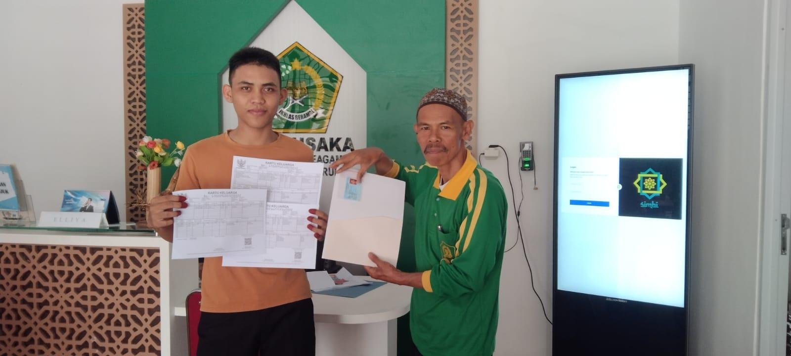 Bikin Catin Tersenyum, KUA Curup dan Disdukcapil Serahkan Paket Dokumen Lengkap Lewat Program “Seven in One”