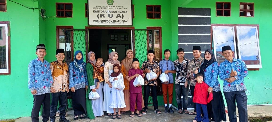 KUA Sindang Beliti Ulu Berbagi Kasih di Lebaran Yatim 1447 H