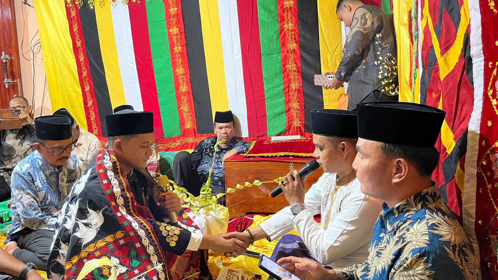 Prosesi Akad Nikah Khidmat, Haru dan Sakral di KUA Tuhemberua