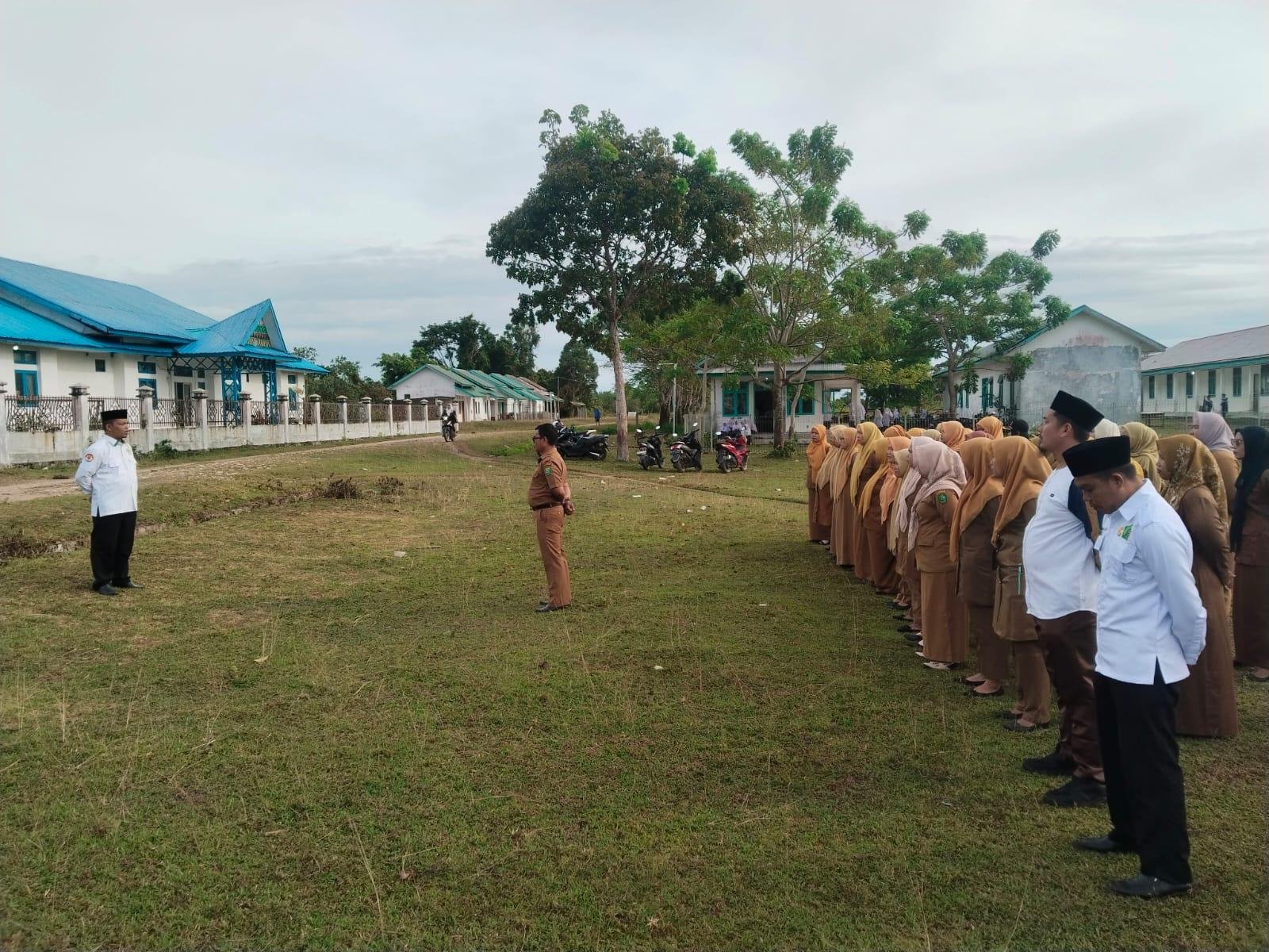 Kepala KUA Muara Batang Gadis Pimpin Apel Pagi dan Rakor Gabungan se-Kecamatan 