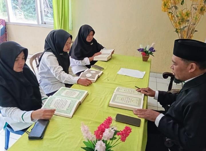 Muhadarah Awal Pekan KUA Sindang Kelingi Tingkatkan Kemampuan Tajwid Al- Quran Pegawai