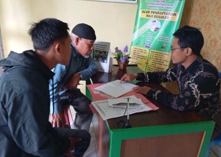 Warga Konsultasi Cerai Talak, KUA Sindang Kelingi Siap Layani dengan Humanis