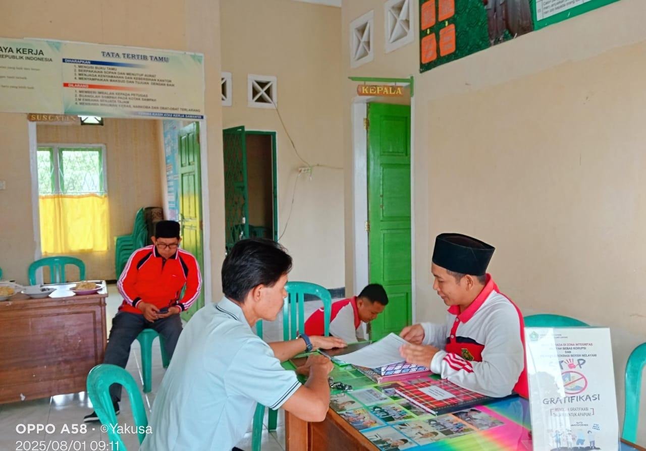 Tingkatkan Citra KUA, Penata Layanan Operasional Binduriang Berikan Pelayanan Tamu yang Berkualitas