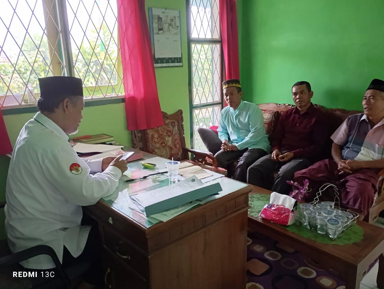 Kepala KUA Curup Selatan Di Datangi Pengurus Masjid