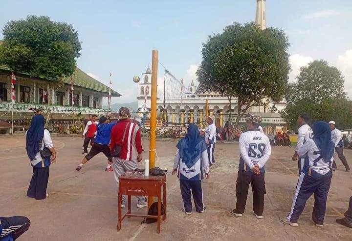 Meriahkan HUT RI, Kepala KUA Curup Timur Tampil di Laga Voli Antar Instansi