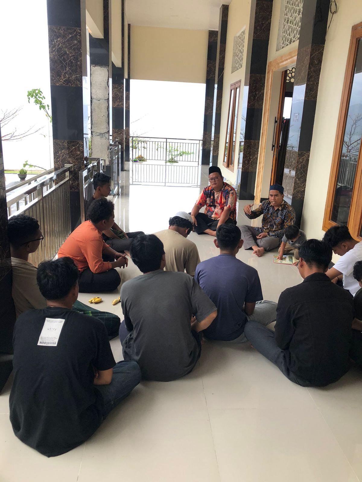 ASN KUA Onanrunggu Beri Pembekalan Mahasiswa KKN, Soroti Bahaya Pernikahan Dini
