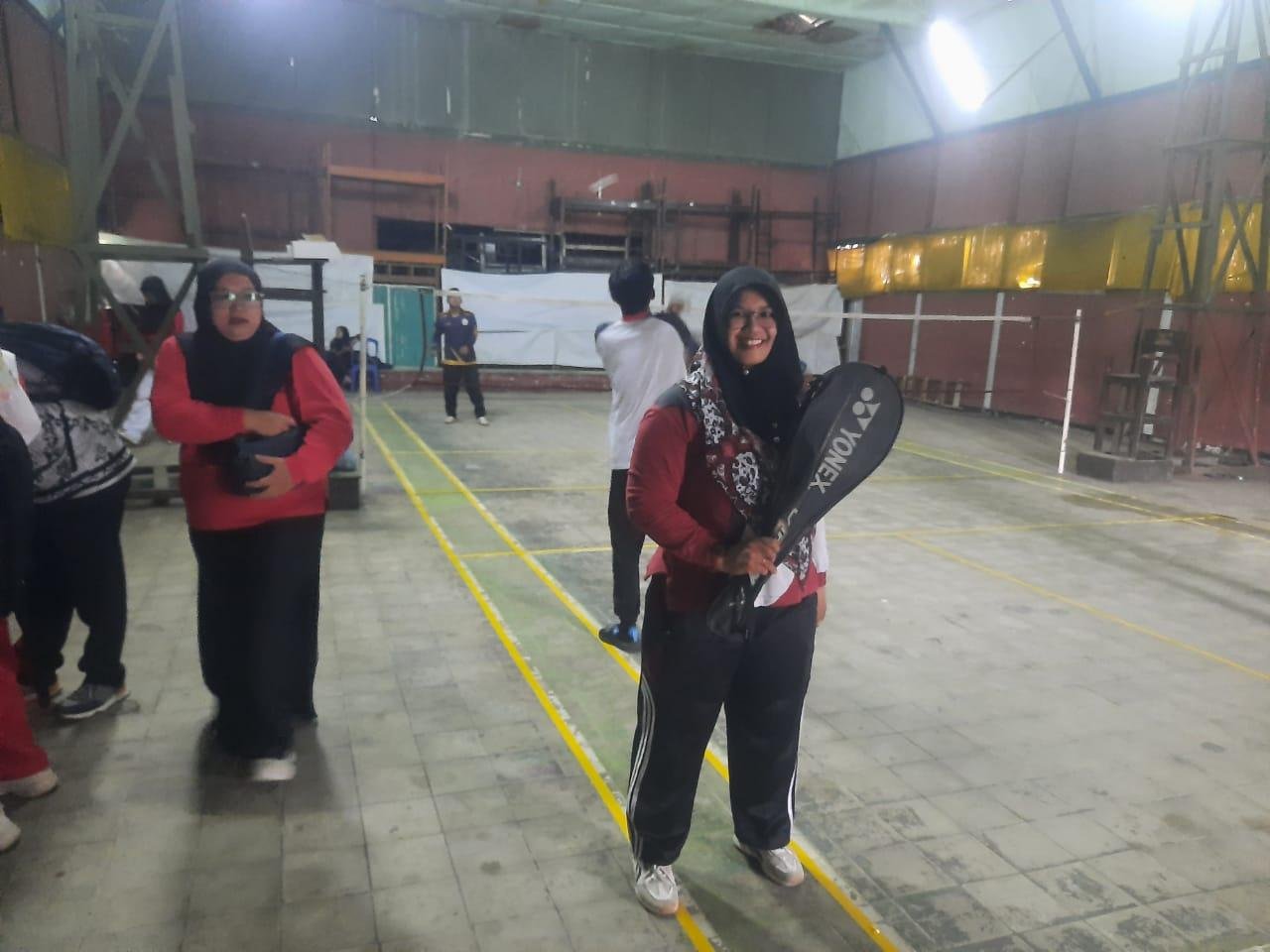 Tak Hanya Bertugas di Meja Nikah, KUA Selupu Rejang Unjuk Skill di Lapangan Badminton