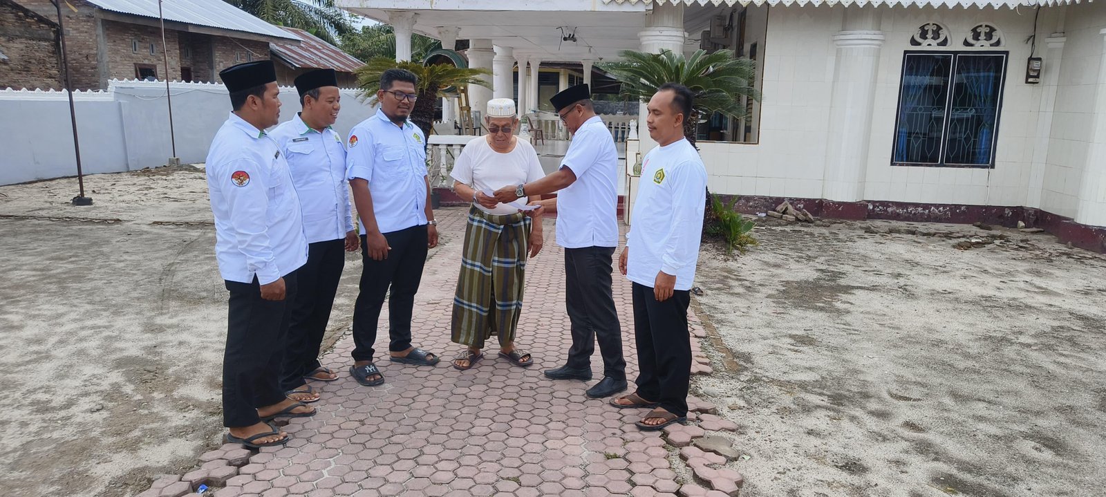 Tim KUA Bandar Khalifah Keliling Antar Undangan ke BKM Masjid se-Kecamatan