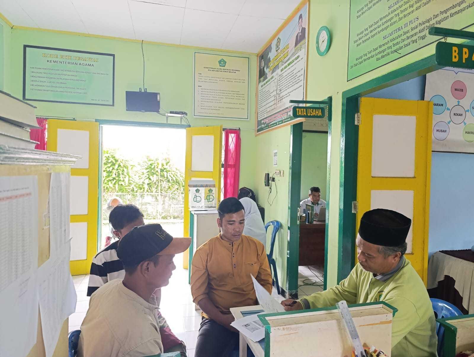 Kepala KUA Curup Selatan Pimpin Ikrar Taukil Wali untuk Warga yang Tidak Dapat Hadir di Pernikahan Adiknya