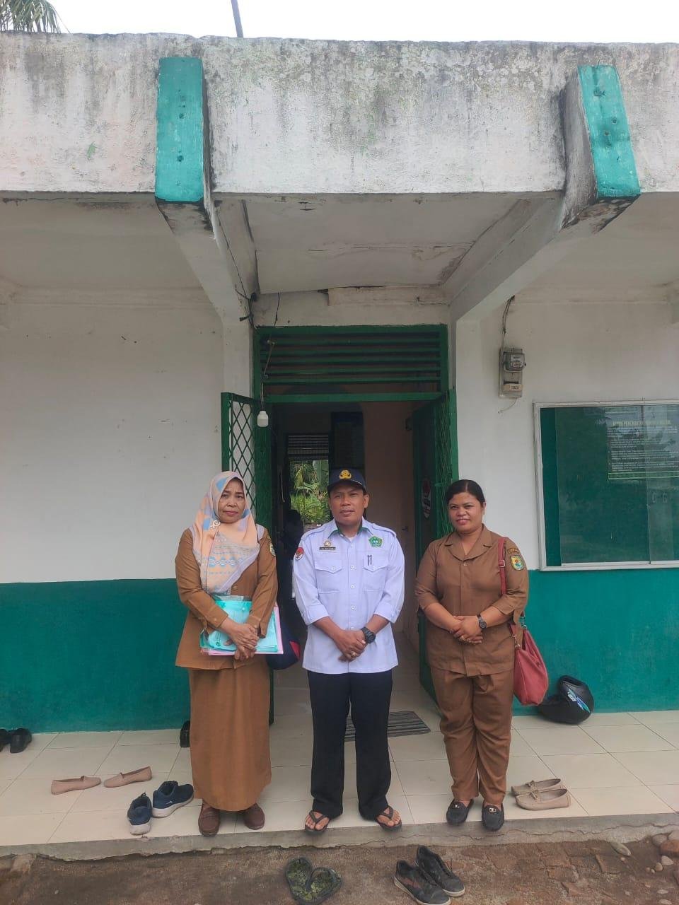 Kepala KUA Teluk Mengkudu Bersama Kordinator PLKB Diskusi Persiapan Kegiatan Kolaborasi GATI dan GAS 