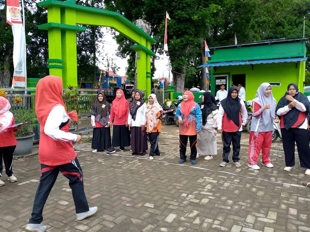 Semangat dan Kreativitas: Dharma Wanita KUA Binduriang Ikut Serta Meriahkan Lomba HUT RI Ke- 80