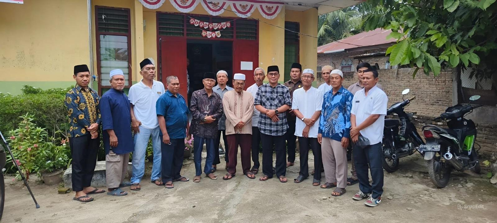 KUA Bandar Khalifah Fokus Benahi Administrasi Tanah Wakaf, Plt. Kepala KUA Langsung Pimpin Rapat