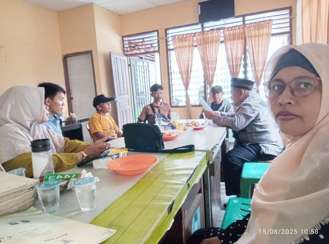 Plh. Kepala KUA Salapian Tuntun Pembacaan Taukil Wali Nikah