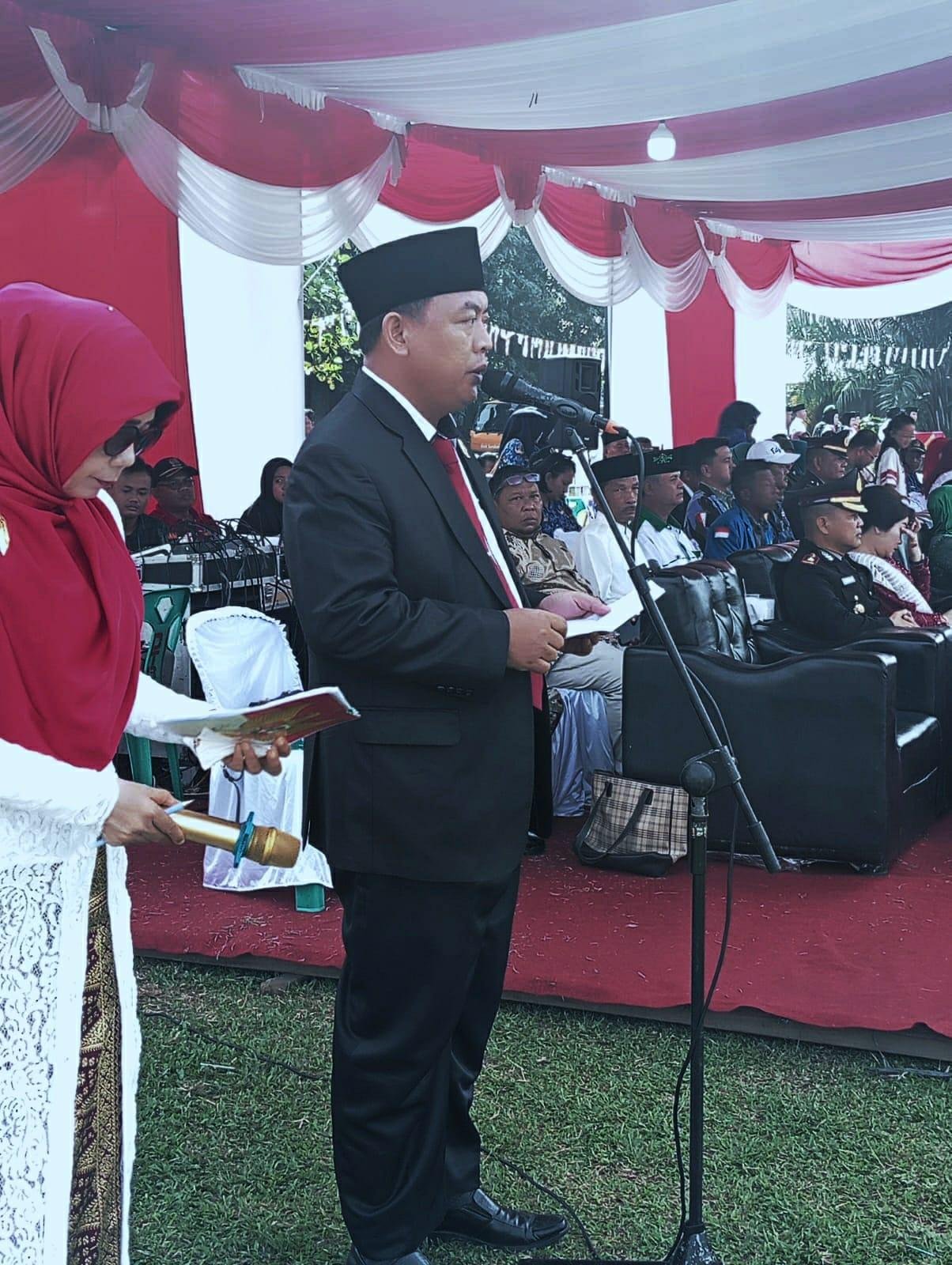 Plt. Ka.KUA Kecamatan Deli Tua Pimpin do'a Upacara HUT ke-80 Kemerdekaan RI