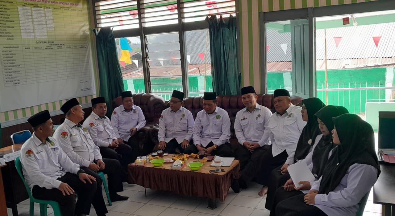 Jajaran KUA Sidikalang Sambut Kunjungan Monitoring Ka Kan Kemenag Dairi
