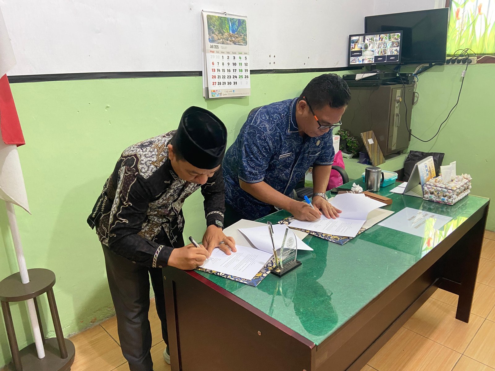 Plt. Ka. KUA Siantar Timur Tanda Tangani Nota Kesepahaman Penyuluhan Remaja Usia Sekolah