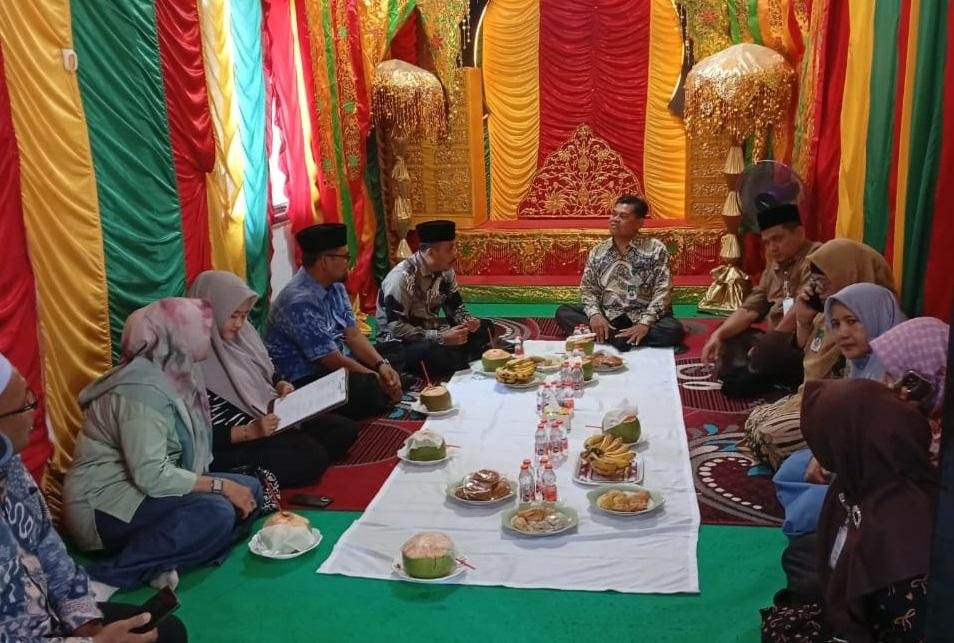 Ka. KUA Sukajadi Mendapat Pembinaan dari Ka.Kankemenag Kota Pekanbaru  