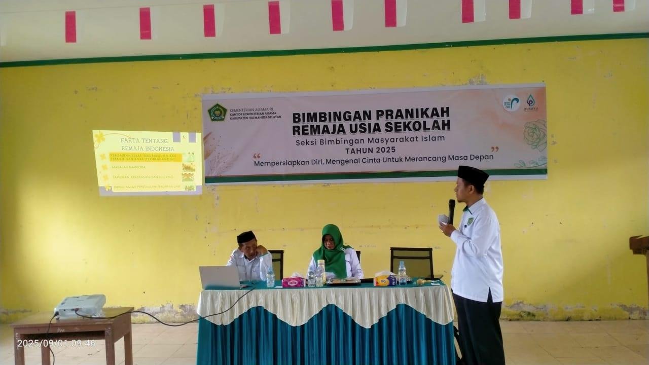 Kepala KUA Bacan Isi Materi Kegiatan Bimbingan Remaja Usia Sekolah (BRUS)