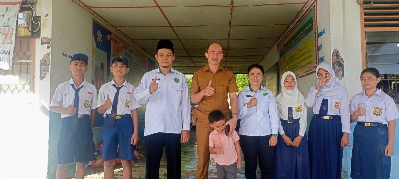 Penghulu KUA Lolowa'u Gelar Sosialisasi BRUS di SMPN 1 Lolowa'u