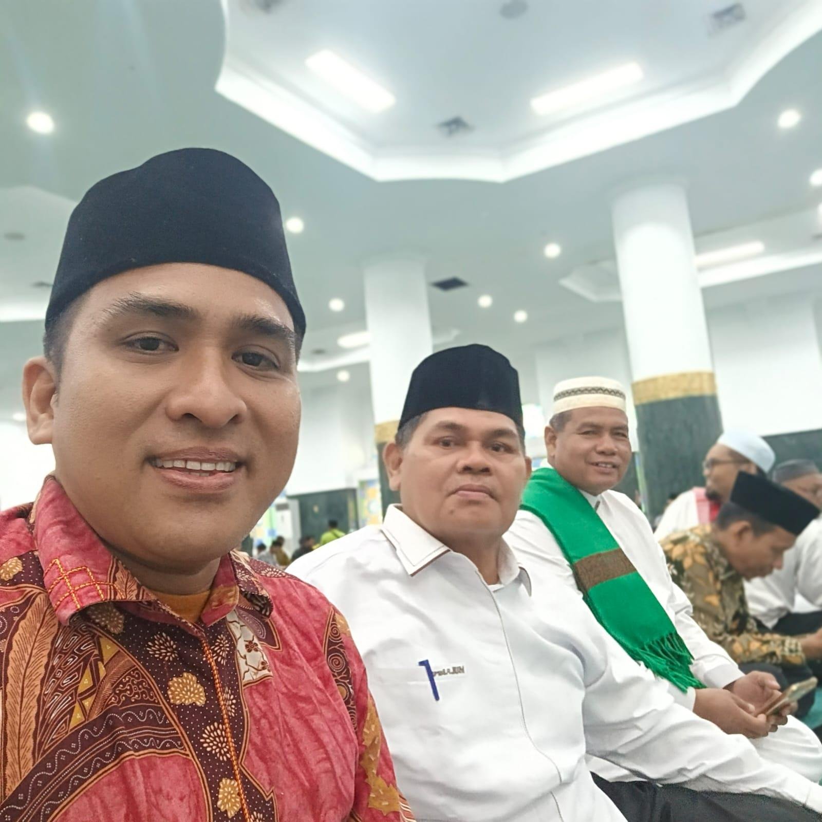 Ka. KUA Payung Sekaki Hadiri Kegiatan Istighosah di Masjid Agung Annur Pekanbaru.