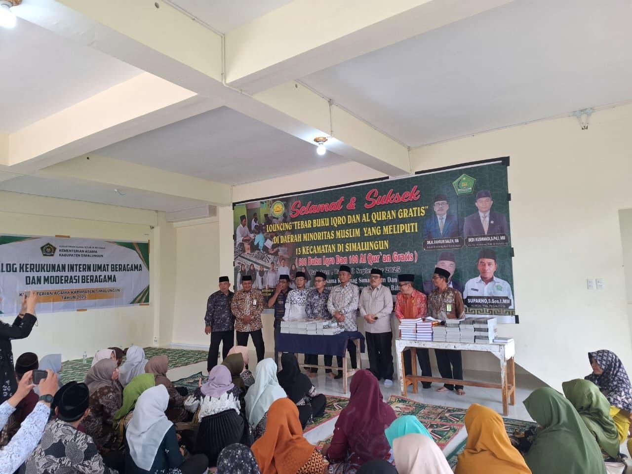 KUA Dolok Pardamean dan Haranggaol Horison Tebar 600 Buku Iqro dan 100 Al-Qur’an Gratis di Daerah Minoritas Muslim Simalungun