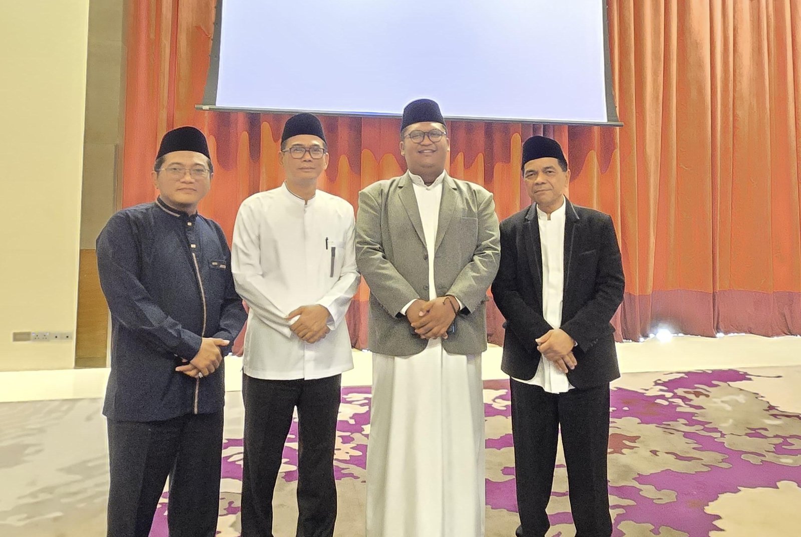 Aktualisasi Peran Penghulu dalam Pengembangan Dakwah, Pelayanan Keagamaan dan Manajemen Kemasjidan di Indonesia