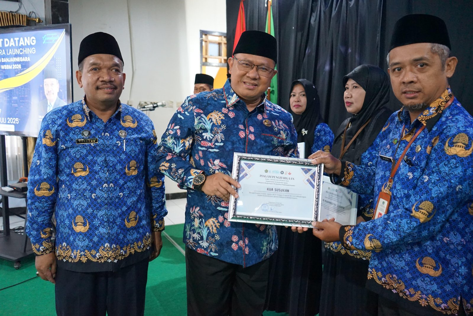 KUA Susukan menerima Penghargaan sebagai KUA dengan Program Inovatif dari KAKANWIL KEMENAG Jawa Tengah